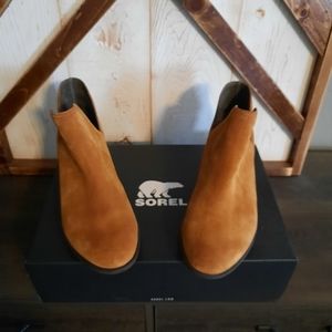 Sorel rust colored waterproof suede ankle boots